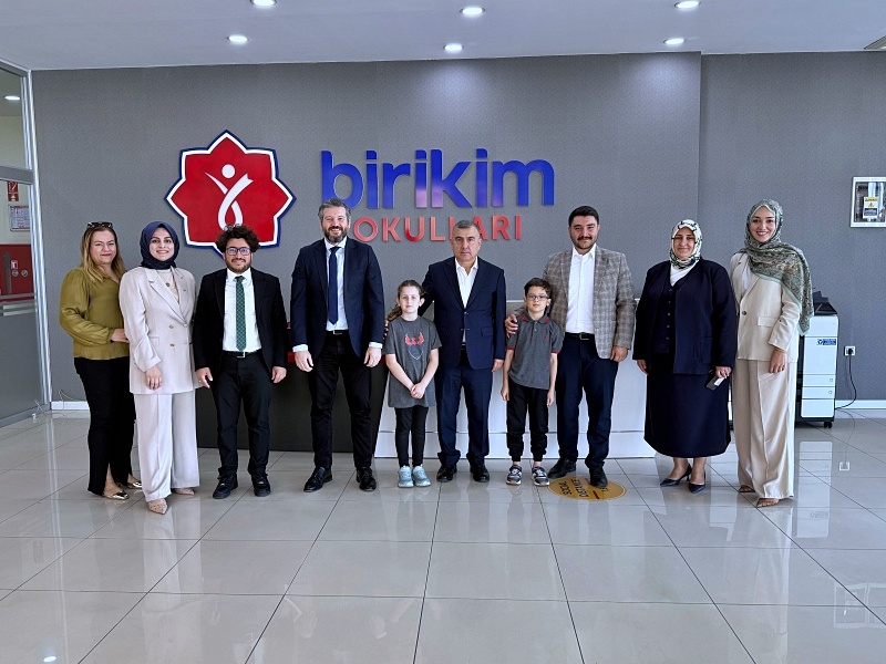 Kaymakam Muzaffer Şahiner, İlçemizde bulunan Birikim Okulları'nda gerçekleştirilen Harezmi Bilim Şenliğine katıldı.
