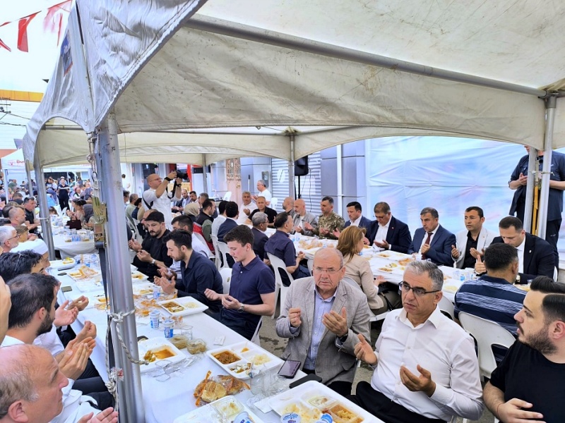 Kaymakam Muzaffer Şahiner, Şehidimiz Uzm. Çvş. Hüseyin CANKAYA 'nın şehadetinin yıl dönümü nedeni ile okutulan Mevlid-i Şerifine katıldı.