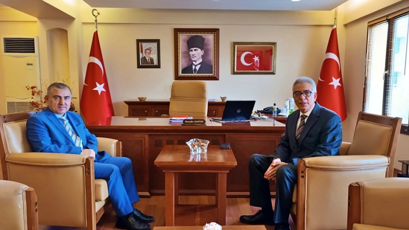 Yaşar Üniversitesi Rektörü Prof. Dr. Levent KANDİLLER, Kaymakam Muzaffer ŞAHİNER'i ziyaret etti.
