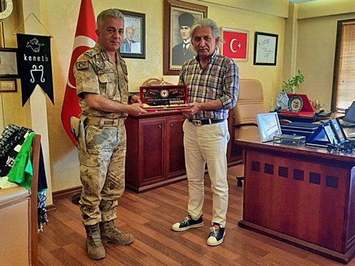 2. Jandarma Komando Tugay Komutanı Tuğgeneral Uğur Özmen, Bornova Kaymakamı Fatih Genel'i ziyaret etti.